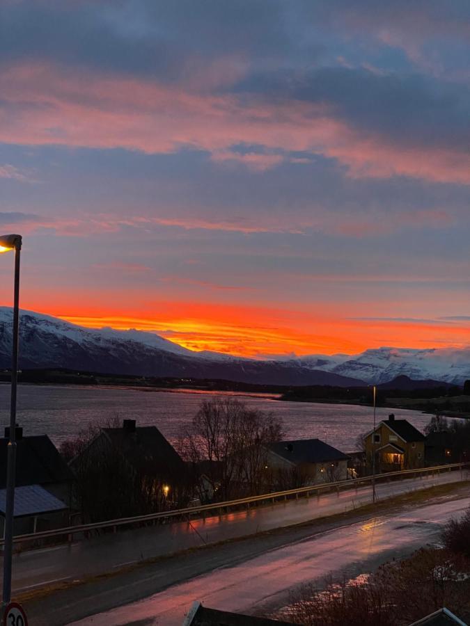 Lyngen, Mackay Appartment, Lyngen Lyngseidet Luaran gambar